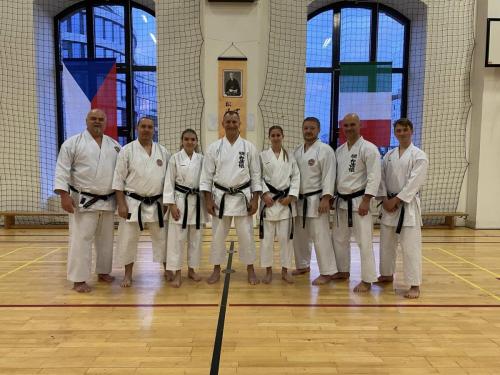 Trenéři (Klára a Viktor) na semináři federace karate S.K.I.F. v Ostravě se shihan Paolo Lusvardi 8. DAN (Itálie), 2024.